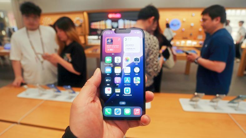 苹果“护城河”再现裂缝